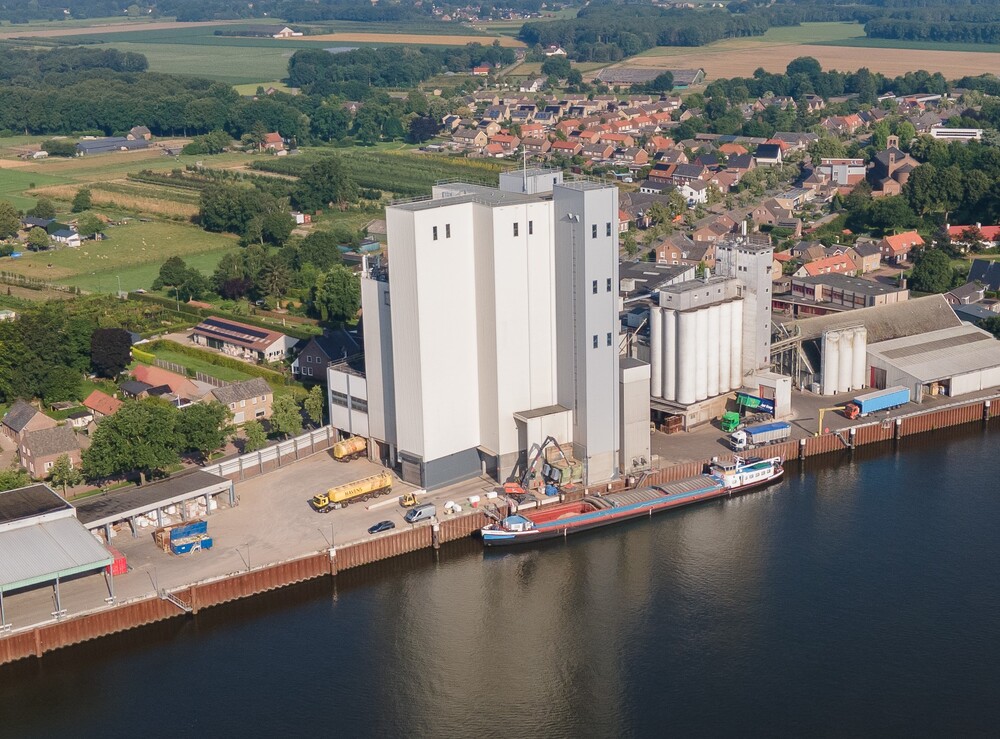Die Fabrik von Havens in Mashees am Wasser liegend